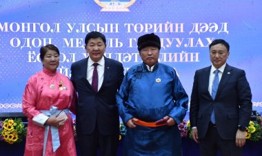 Төрийн дээд одон медаль хүртсэн иргэддээ баяр хүргэе.