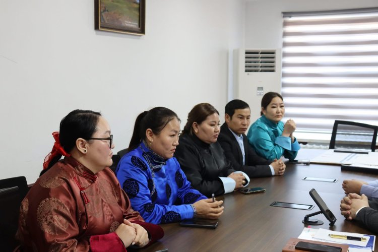 СУМЫН ЗАСАГ ДАРГА О.БАЯРСАЙХАН БАЙГУУЛЛАГЫН ДАРГА, ЭРХЛЭГЧ НАР БОЛОН БАГИЙН ЗАСАГ ДАРГА НАРТАЙ ХАМТРАН АЖИЛЛАХ ГЭРЭЭ БАЙГУУЛЛАА