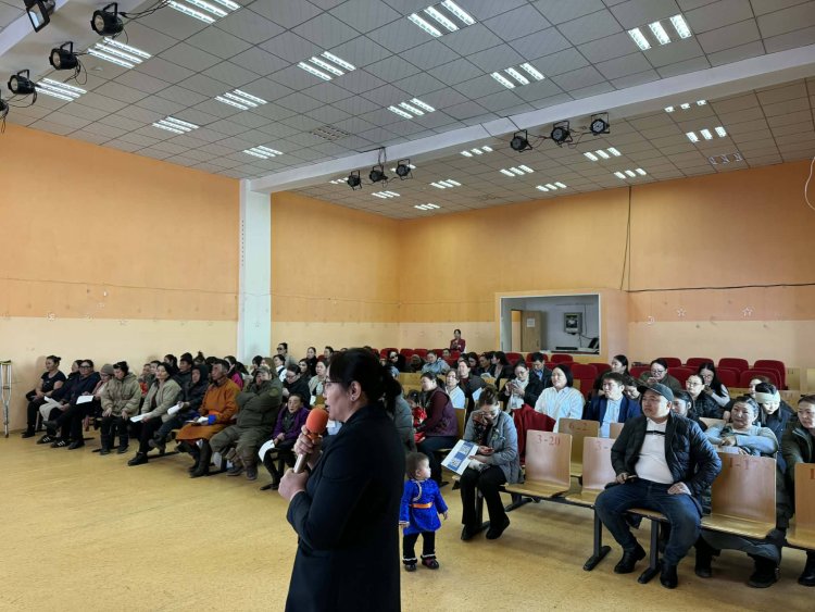ГАЗРЫН ТУХАЙ ХУУЛЬД НЭМЭЛТ ӨӨРЧЛӨЛТ ОРУУЛАХ ТУХАЙ ХУУЛИЙН ТӨСЛИЙГ ОЛОН НИЙТЭЭР ХЭЛЭЛЦҮҮЛЭХ  АЖЛЫГ  СУМЫН ХЭМЖЭЭНД ЗОХИОН БАЙГУУЛАН АЖИЛЛАЖ БАЙНА.