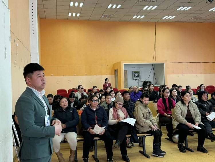 ГАЗРЫН ТУХАЙ ХУУЛЬД НЭМЭЛТ ӨӨРЧЛӨЛТ ОРУУЛАХ ТУХАЙ ХУУЛИЙН ТӨСЛИЙГ ОЛОН НИЙТЭЭР ХЭЛЭЛЦҮҮЛЭХ  АЖЛЫГ  СУМЫН ХЭМЖЭЭНД ЗОХИОН БАЙГУУЛАН АЖИЛЛАЖ БАЙНА.