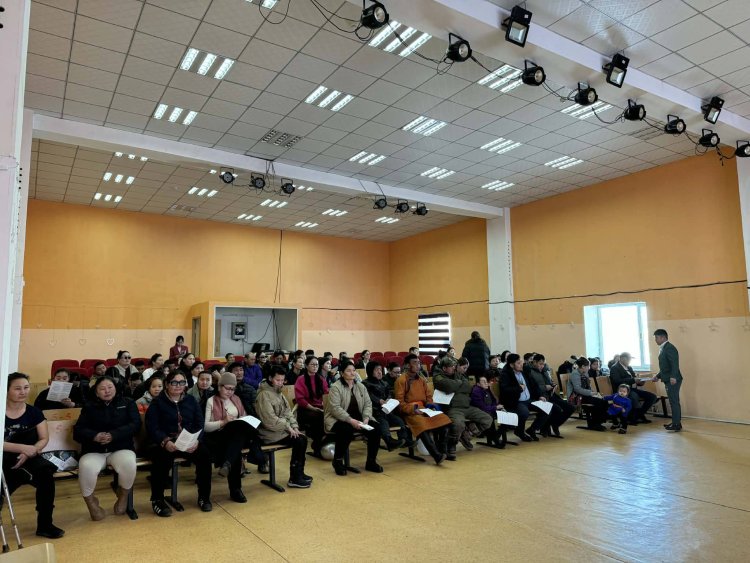 ГАЗРЫН ТУХАЙ ХУУЛЬД НЭМЭЛТ ӨӨРЧЛӨЛТ ОРУУЛАХ ТУХАЙ ХУУЛИЙН ТӨСЛИЙГ ОЛОН НИЙТЭЭР ХЭЛЭЛЦҮҮЛЭХ  АЖЛЫГ  СУМЫН ХЭМЖЭЭНД ЗОХИОН БАЙГУУЛАН АЖИЛЛАЖ БАЙНА.